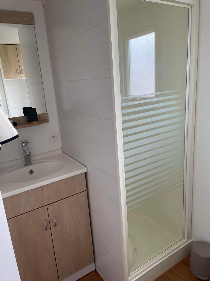 Mobil-Home 4/6 Personnes , Terrasse Couverte ,Piscine Chauffee . Biville-sur-Mer Exterior photo